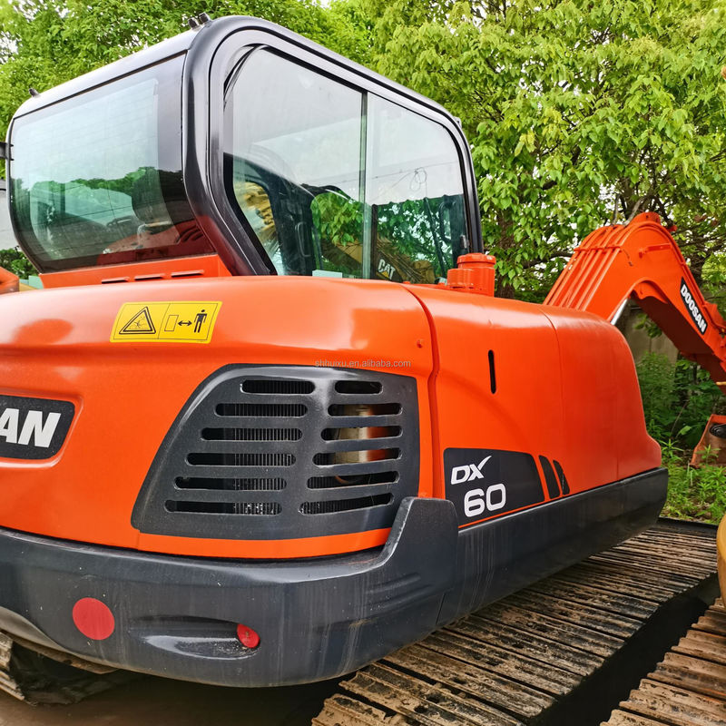Doosan hot sale Warm verkoop gebruikte doosan dh60-7 kruiper graafmachine tweedehands mini graver Doosan DX60 Hoogwaardige kwaliteit