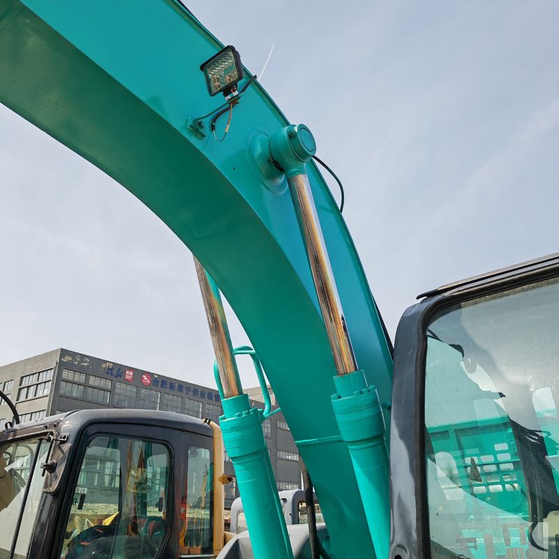 Gebruikte graafmachine kobelco 135 / originele kleur