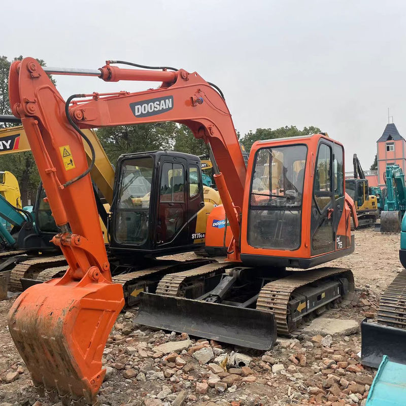 Gebruikte mini graafmachine Doosan DX75 kleine graver gebruikte machines 6 ton hand aarde graver kleine graver