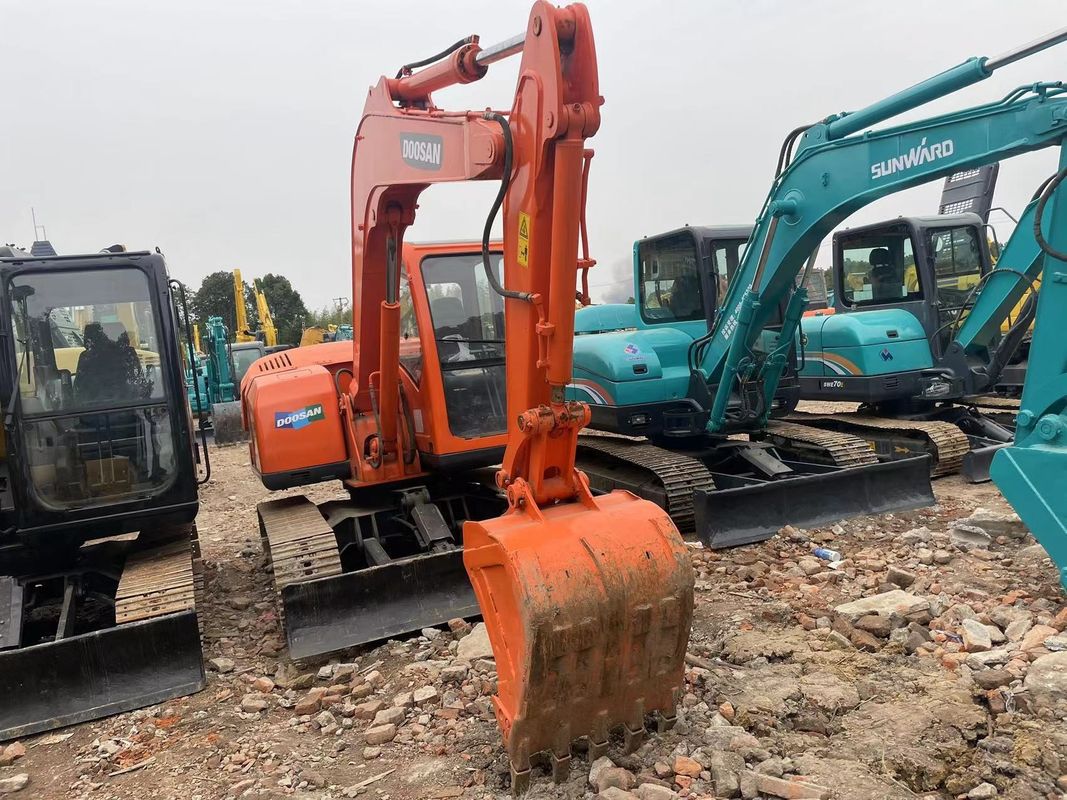 Gebruikte mini graafmachine Doosan DX75 kleine graver gebruikte machines 6 ton hand aarde graver kleine graver
