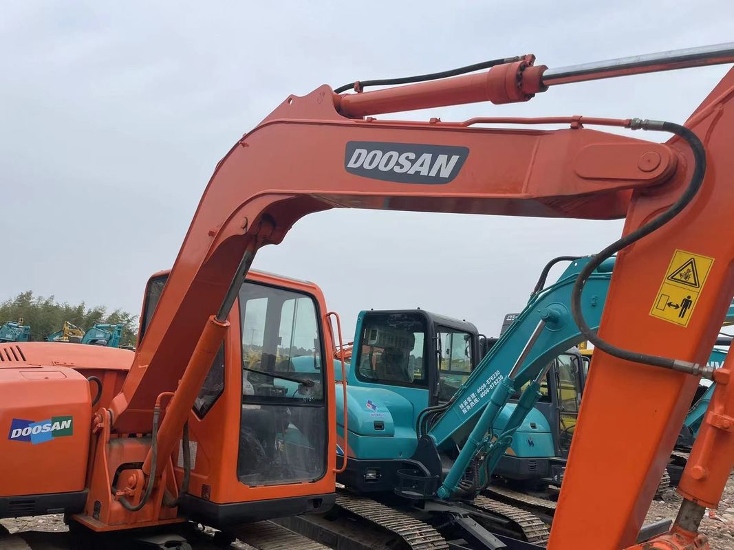 Gebruikte mini graafmachine Doosan DX75 kleine graver gebruikte machines 6 ton hand aarde graver kleine graver