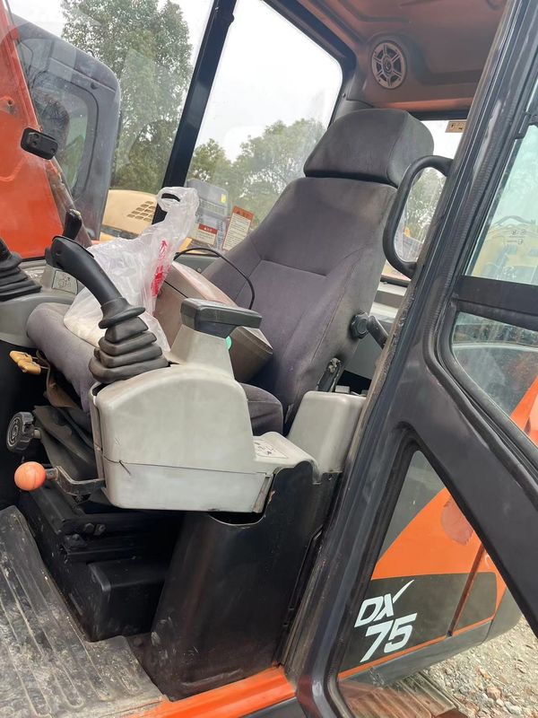 Gebruikte mini graafmachine Doosan DX75 kleine graver gebruikte machines 6 ton hand aarde graver kleine graver