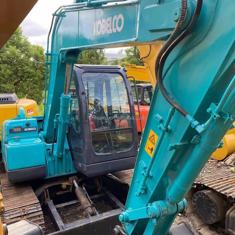 Middelgrote graafmachine Gebruikte Kobelco 75 Korte werktijden Werkplaatsen