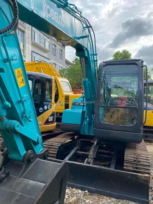 Middelgrote graafmachine Gebruikte Kobelco 75 Korte werktijden Werkplaatsen