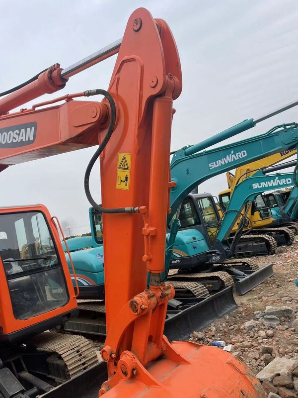 Gebruikte machines Doosan DX75 kleine graver gebruikte rubber track mini graafmachines graven hand