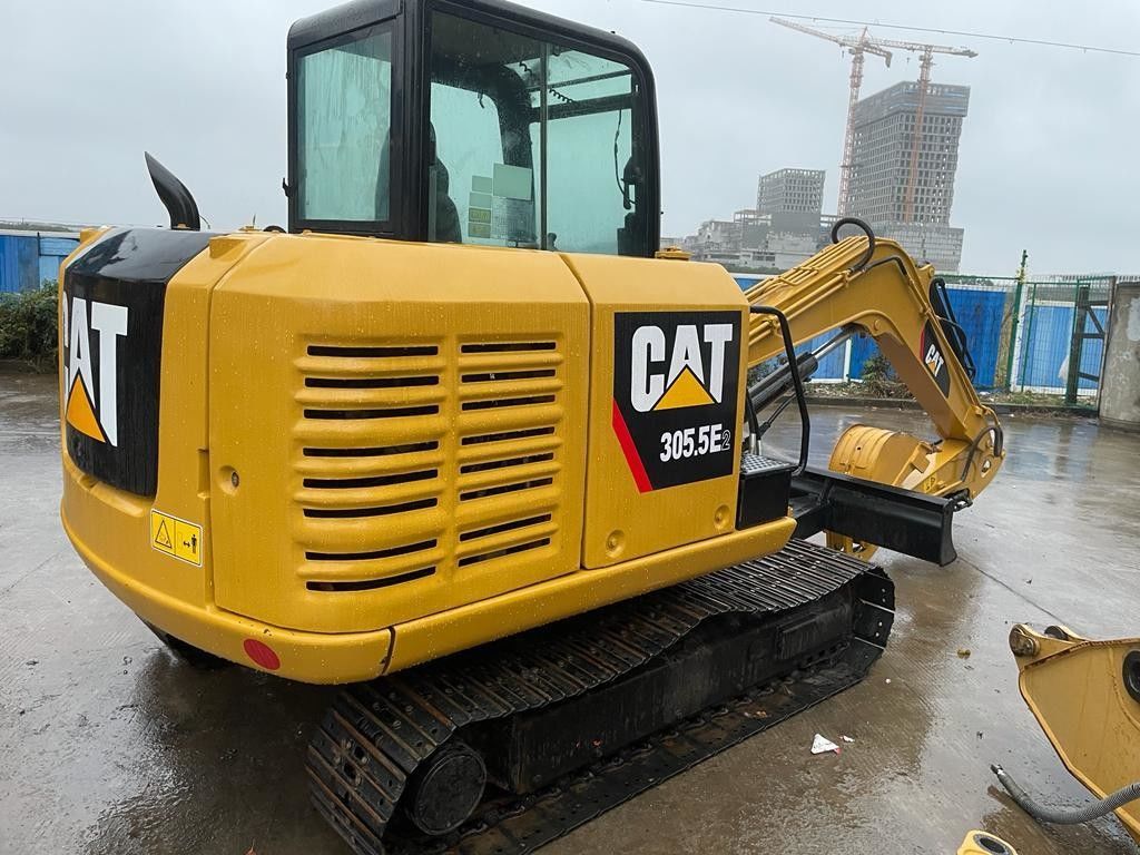 Goede kwaliteit 5,5 ton gebruikte CAT 305.5 crawler graafmachine mini rups te koop CAT 303 rups in voorraad cat 306 graafmachine