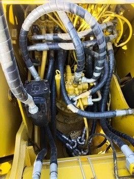 Gebruikte graafmachine kat rups 320D.