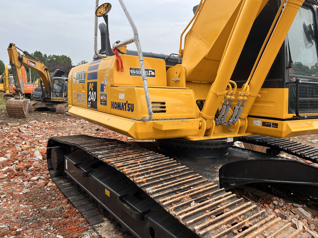 KOMATSU 240-8LC tweedehands graafmachine in goede staat 24000KG bouwmaterialen winkels