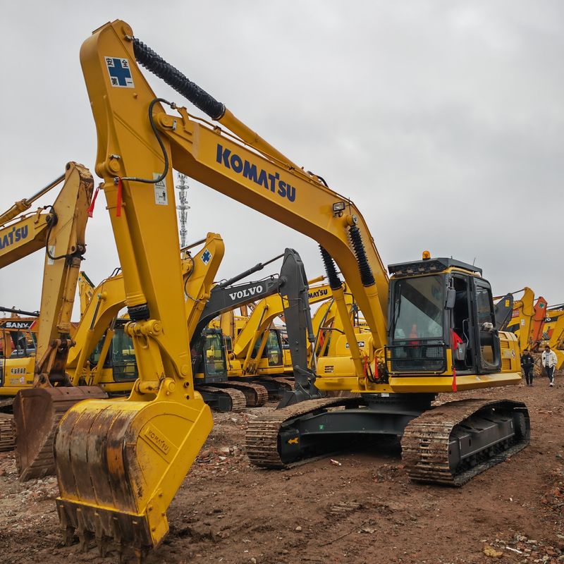 originele kleur tweedehands graafmachine Komatsu pc240 te koop met Leow prijs