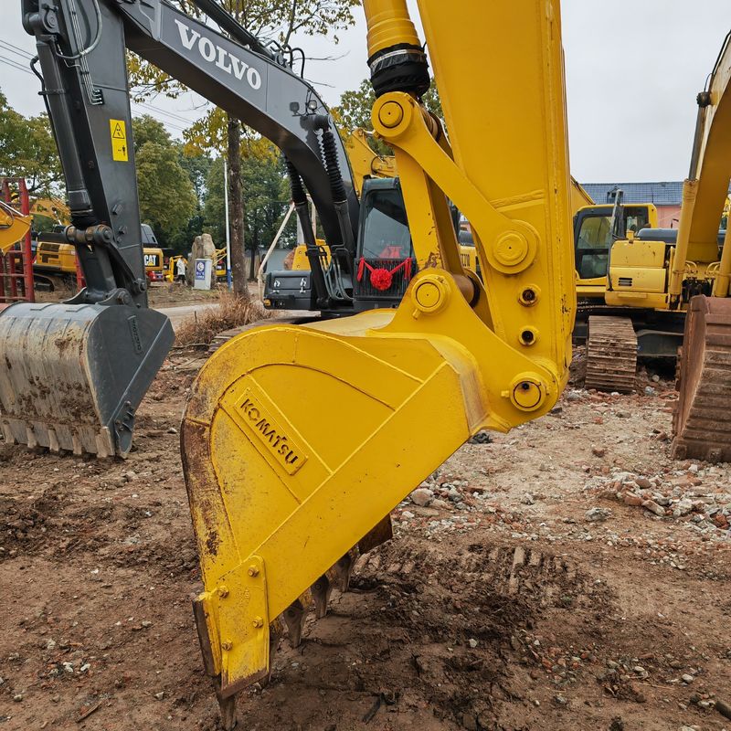 originele kleur tweedehands graafmachine Komatsu pc240 te koop met Leow prijs