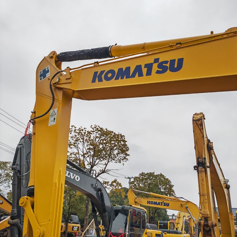 originele kleur tweedehands graafmachine Komatsu pc240 te koop met Leow prijs