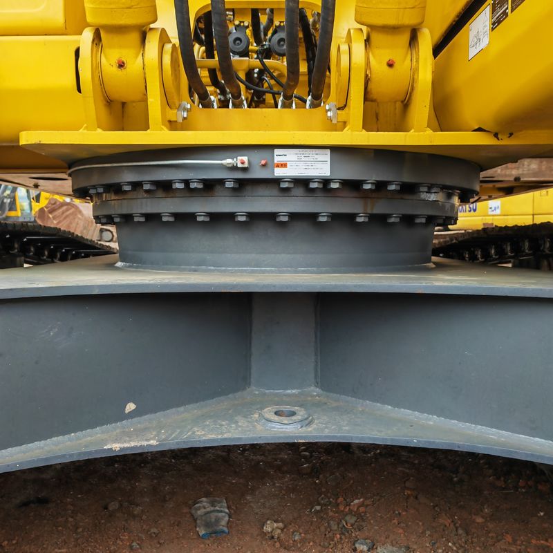 originele kleur tweedehands graafmachine Komatsu pc240 te koop met Leow prijs