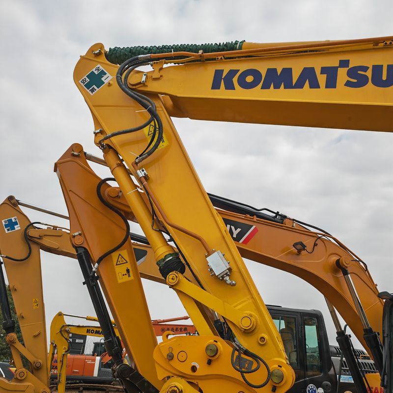 Gebruikte graafmachine in voorraad KOMATSU PC200-8/OORIGINALE LAKTE SECOND HAND KOMATSU PC200-8 te koop tegen een lage prijs