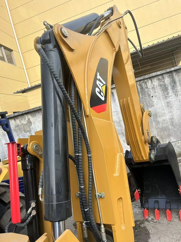 Gebruikte graafmachine Caterpillar CAT420F achterhaakjes druk aan beide uiteinden/ tweedehands Japan trekker motor in goede staat
