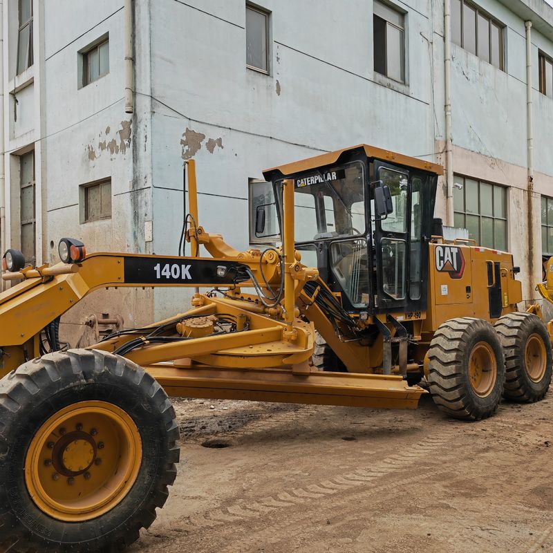 Gebruikte graafmachine land leveller Caterpillar CAT140K roader machine tweedehands Japan trekker motor in goede staat