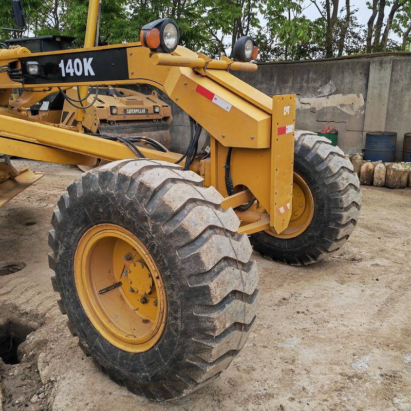 Gebruikte graafmachine land leveller Caterpillar CAT140K roader machine tweedehands Japan trekker motor in goede staat