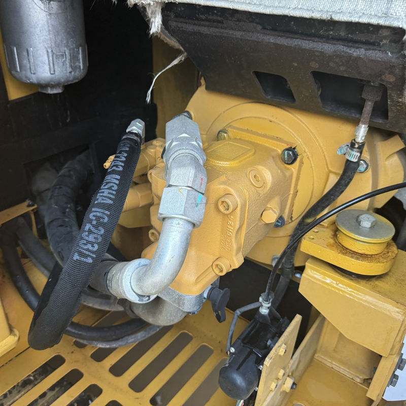 Gebruikte graafmachine Hoog werkend rendement Mini-grobbeertravers Aardeverhuizende machines Cat 305.5e2 Met hydraulische duim